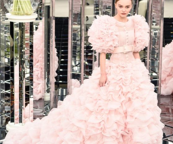 Lily Rose Depp: reginetta in rosa